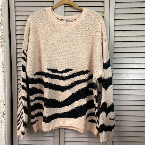 easel Sweaters - Top Easel LA Zebra Print Knit Mauve and Black Plus Sizes